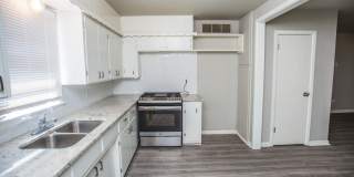 Spacious 4 Bed 2 Bath with Big Backyard Gallery 8