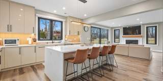 148 Oak Street Gallery 3