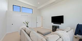 Fully Furnished 4-Bedroom Tetherow Home | Hot Tub + Home Services Included Gallery 4