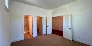 Spacious Home on Golf Course  - All Bedrooms En Suite Gallery 24