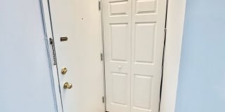 Spacious One Bedroom Condo In the Heart of Dupont - 17th/New Hampshire. Gallery 25