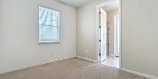 !!!NOW AVAILABLE!!! Beautiful 4-Bedroom PET FRIENDLY Home for Rent in RANDAL PARK! Gallery 44