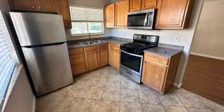 2 Bed, 1 Bath Patio TownHome in the Clayton Neighborhood Gallery 7