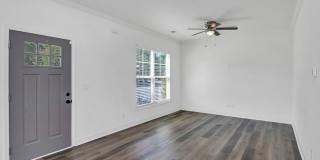 Modern Townhome in Rosewood – Walk to USC, Dining & More! Gallery 4