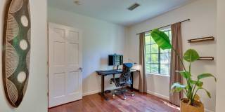 1902 Granville Ave Gallery 37
