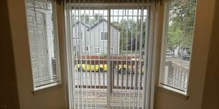 3 Story ~ 3 Bed/3 Bath Townhome in Parkview Village! Gallery 10