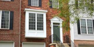 43673 SCARLET Square Gallery 1