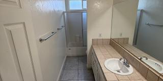 Elegant 3-Bedroom Home in Seven Oaks Gallery 31