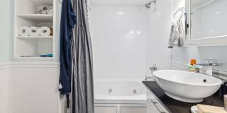 *Beautifully Updated & Unique 1BD/2BA Condo Unit Available in South Side* Gallery 32