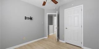 2 Compton Court Gallery 19