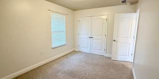 Spacious 4-Bedroom Home - Great Location Gallery 13