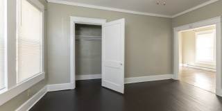 Hawthorne Street Gallery 77