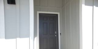 4-Bedroom Home - Community Pool Gallery 4