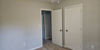 Beautiful renovated 3 bed, 1.5 bath unfurnished home located in Hampstead Gallery 20