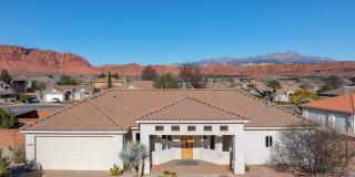 Private Corner-Lot Living in Scenic Santa Clara Gallery 1