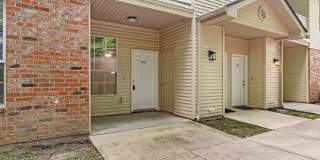 3 Bedroom Downsatirs Condo Near LSU Gallery 4