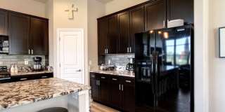 Spacious 3 BDR Townhome on Golf Course Gallery 15