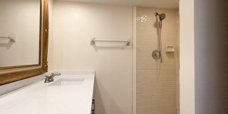 Newly Remodeled 2 bedroom 2.5 bath near Millenia Mall Gallery 16