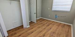 Must See 3/2/1 over 1000sf with tile/laminate floors, fresh paint, fenced yard and large living room!! Must See 3/2/1 over 1000sf with tile/laminate floors, fresh paint, fenced yard and large living room!! Gallery 15