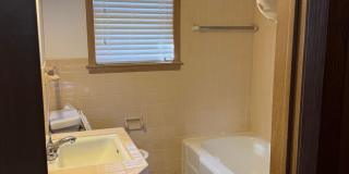 Comfortable, Updated Home in the Heart of Roseville. Avail NOW. *In-Unit Laundry* Gallery 14