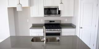 ✨ Beautiful 4 Bed / 2.5 Bath Townhome in The Exchange – Lehi Gallery 4