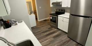 *August 2028* 5 Bedroom house 1 block off Kirkwood FULLY RENOVATED Gallery 4