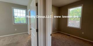 Upscale Three Bedroom in Colonial Green with Garage Upscale Three Bedroom in Colonial Green with Garage Gallery 40