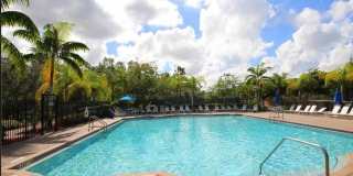 Townhouse with Amenities Galore: 3 BR / 2.5 Bath In The Colonnade Community Gallery 23