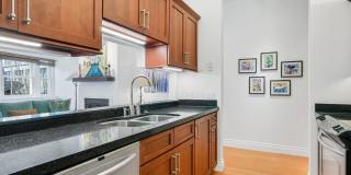 Fully Furnished Newly Remodeled Condo Downtown Gallery 12