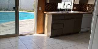 3BD/2BA Single Family Home with POOL! –  $300 OFF FIRST MONTHS RENTS Gallery 10