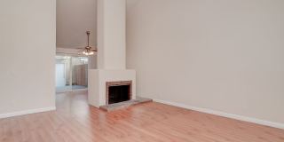 Spacious End-Unit 2 Bed, 2 Bath with Den For Lease in Irvine Gallery 3