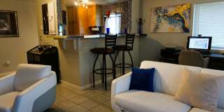 Furnished 2 bedroom Condo with view of Lake Union Gallery 12