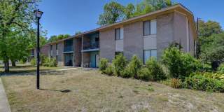 Walkable Downtown Lexington Condo | First-Floor 2BR in Shadow Moss Gallery 3