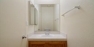 Bright & Spacious 4Bd Home with Vaulted Ceilings & Outdoor Kitchen Gallery 12