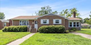 3BR/1.5BA Brick Ranch with Fireplace | Extra Storage | Hampton Near Shipyard & I-64 Gallery 4