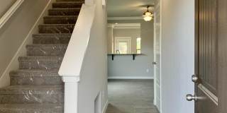 402 Red Robin St Gallery 4