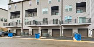 Luxury 3BR/2.5BA Condo w/ Balcony and Rooftop Terrace & Garage – Walk to One Loudoun Luxury 3BR/2.5BA Condo w/ Balcony and Rooftop Terrace & Garage – Walk to One Loudoun Gallery 8