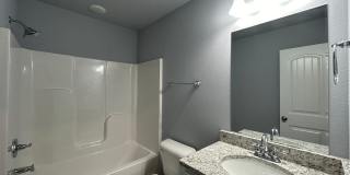 Townhouse with Garage - Minutes from Downtown Rogers Gallery 22