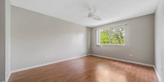 End Unit Three Bedroom Two and a Half Bath in North Naperville Gallery 8