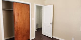 5108 N. Beaver Gallery 12