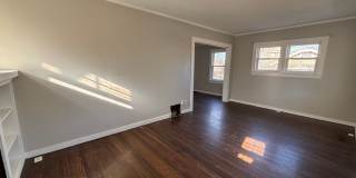 Spacious 2BR + Den with Huge Deck & Hardwood Floors Gallery 3