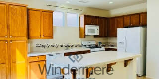 Spacious 3-bedroom with Updated Finishes and Prime Location! Gallery 1