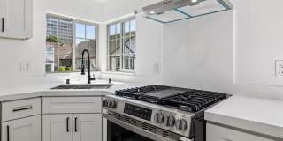 Stunning Luxury 2BR with Wraparound Deck in Downtown Palo Alto Gallery 11
