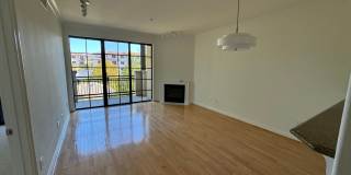 Updated Top Floor Unit -- Perfect Commuter Location -- Walking Distance to Laurel Street -- Must See! Gallery 6