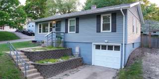 AVAILABLE NOW - Fully Updated 4 Bed / 2 Bath in Gladstone – Open Floor Plan + Large Fenced Yard! Gallery 1