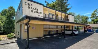 RENT SPECIAL: ½ Off First Full Month's Rent With One Year Lease!  ~ 227 24th Gallery 1