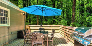 FURNISHED: Modern 6 Bdrm (7 beds) Home with BBQ, Foosball, HotTub & Private Pool - Close To Airport&Downtown Gallery 43