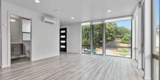 2409 East Thomas Street Gallery 9