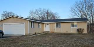 $1800 A MONTH - 3 BEDROOM 2 BATH HOME IN LEAVITT LAKE Gallery 1