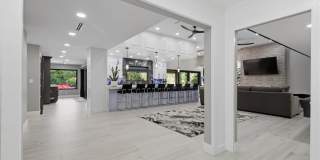 300 E Lacy Lane Gallery 9